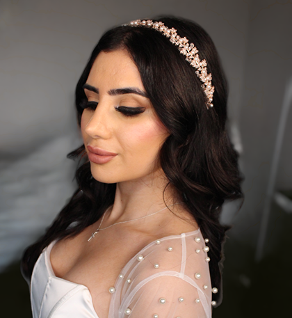 Rose gold headband on model